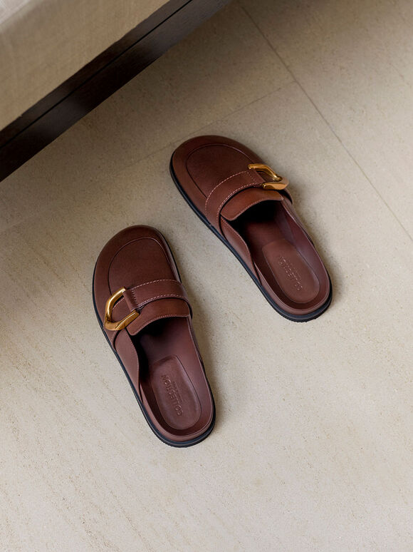 Sepatu Loafer Gabine Buckled Leather, Brown, hi-res
