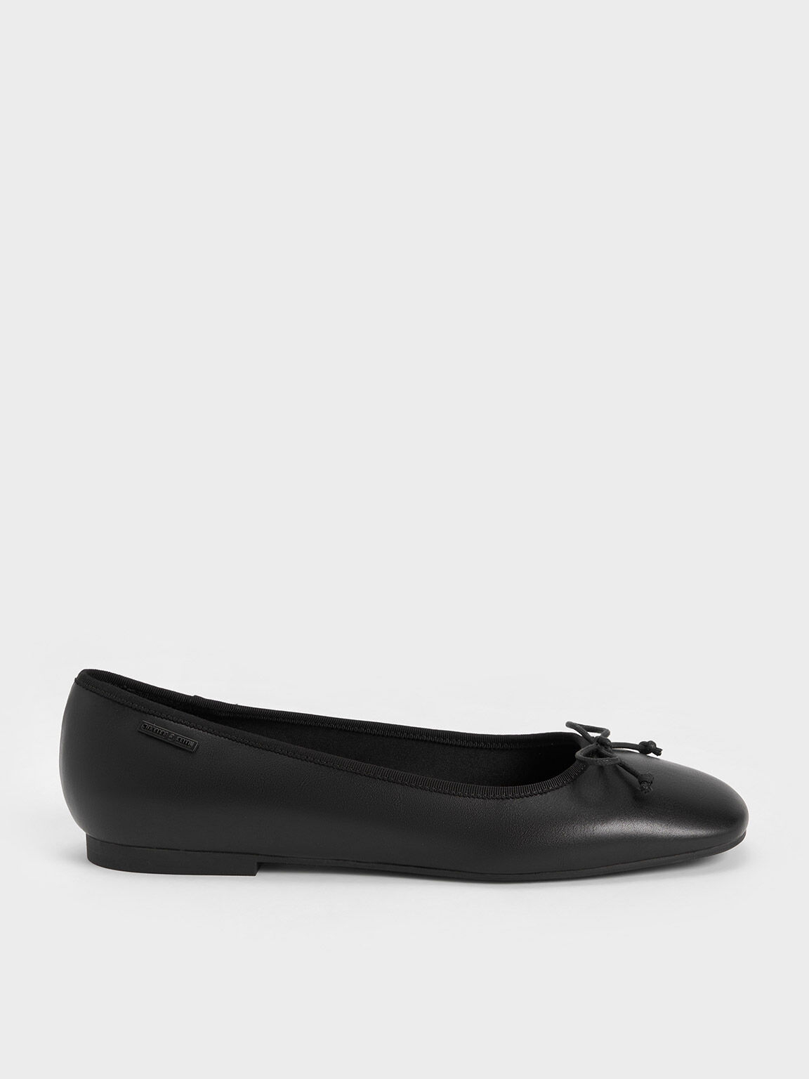 Sepatu Ballerinas Bow Rounded Square-Toe, Black, hi-res
