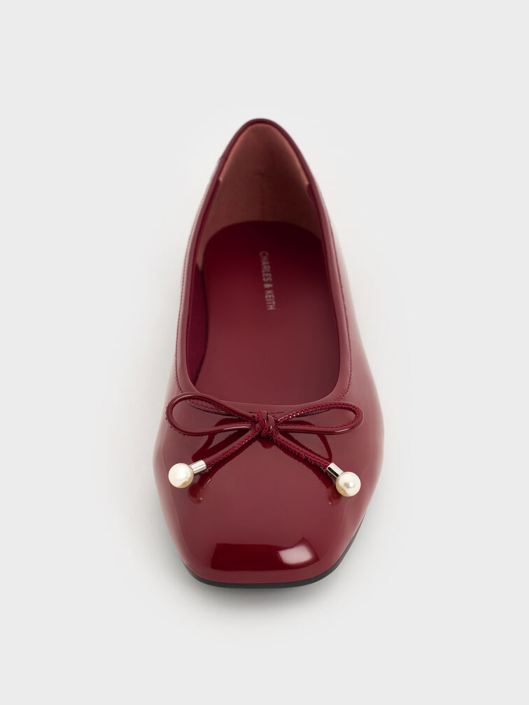 Sepatu Ballet Flats Pearl-Embellished Bow Barbara Patent, Red, hi-res