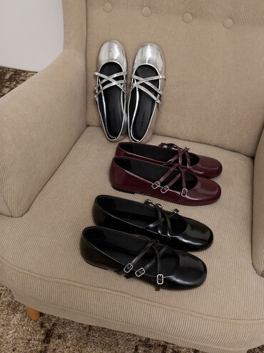 Sepatu Flats Mary Jane Crossover Patent Triple-Strap, Black Patent, hi-res