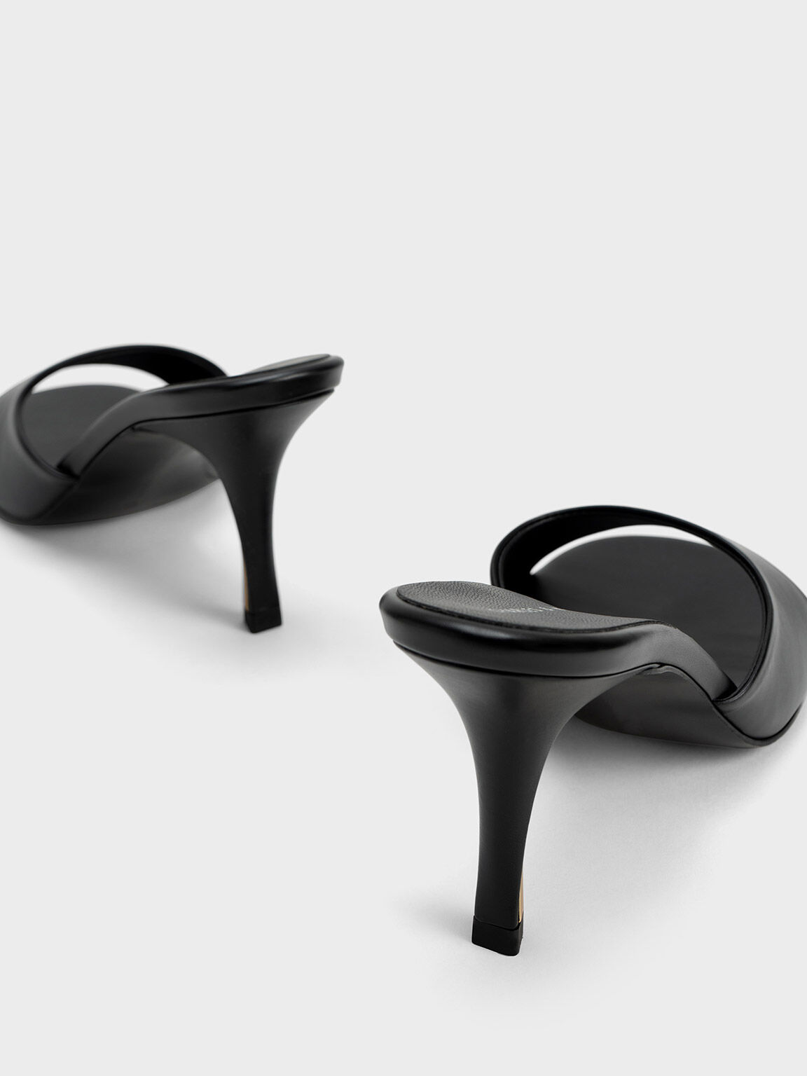 Sepatu Mules Round-Toe Sculptural Heel, Black, hi-res