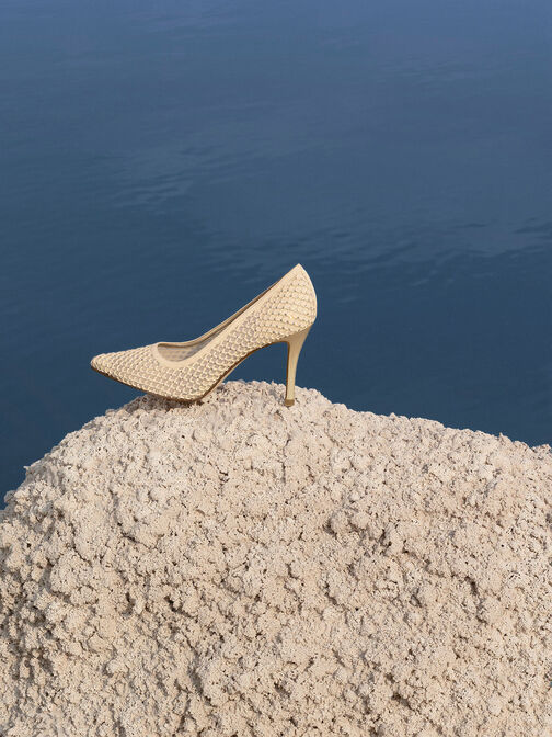 Sepatu Pumps Pointed-Toe Mesh Crystal-Embellished, Gold, hi-res
