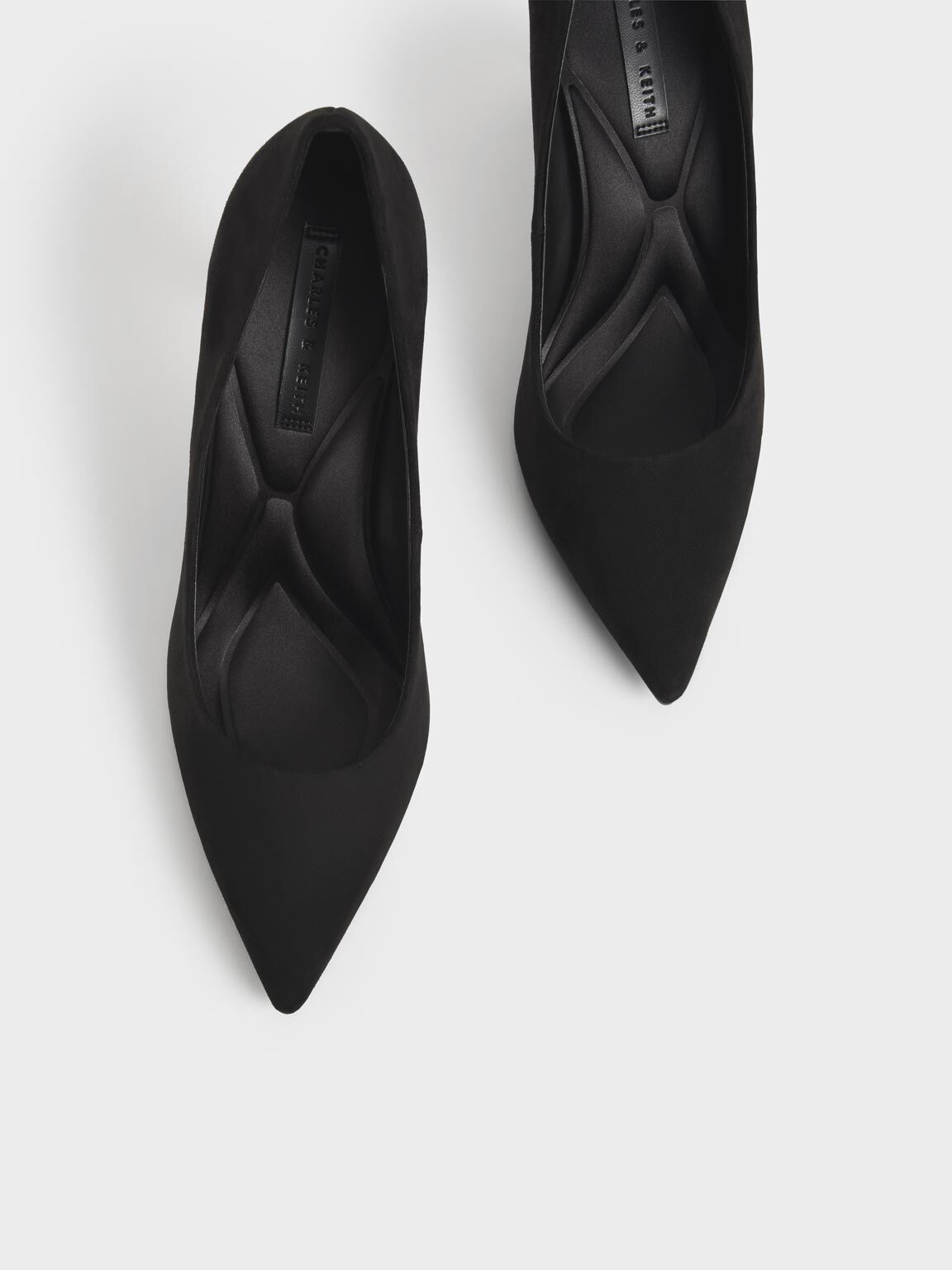 Sepatu Pumps Textured Cylindrical Heel, Black Textured, hi-res