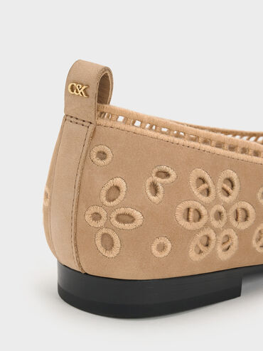 Sepatu Flats Ballet Embroidered Leather, Beige, hi-res