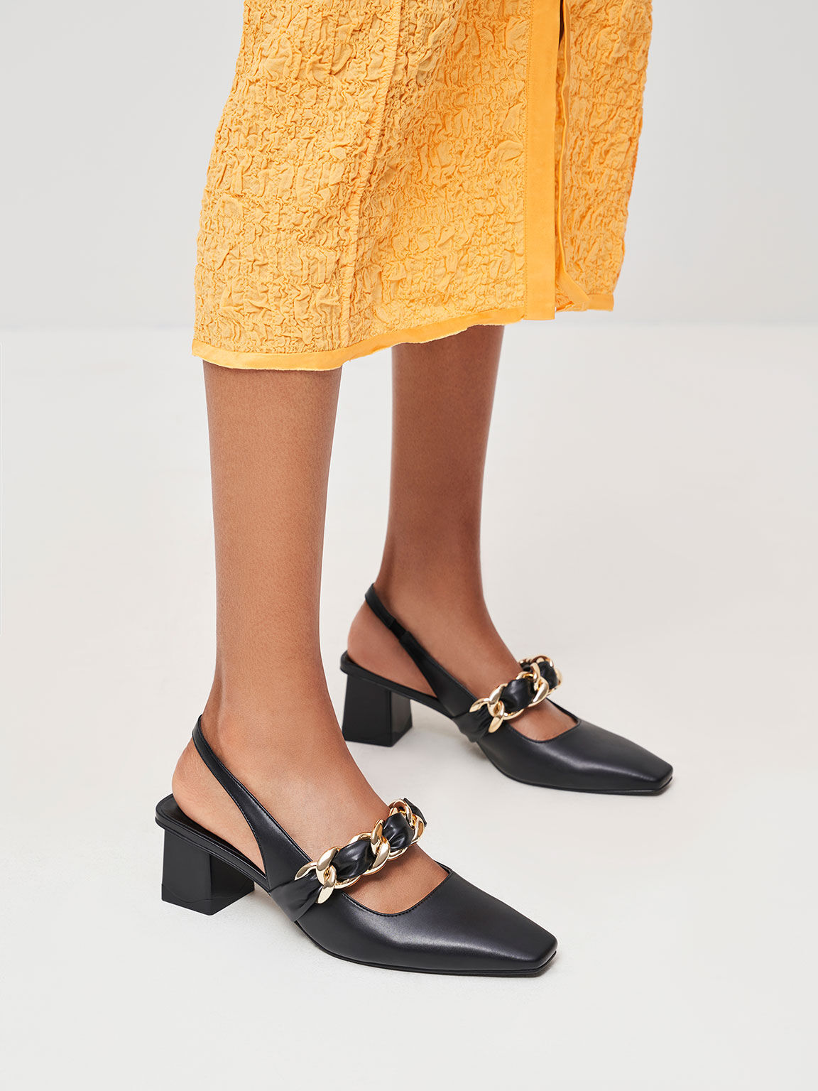 Black Sepatu Pumps Braided Chain-Link 