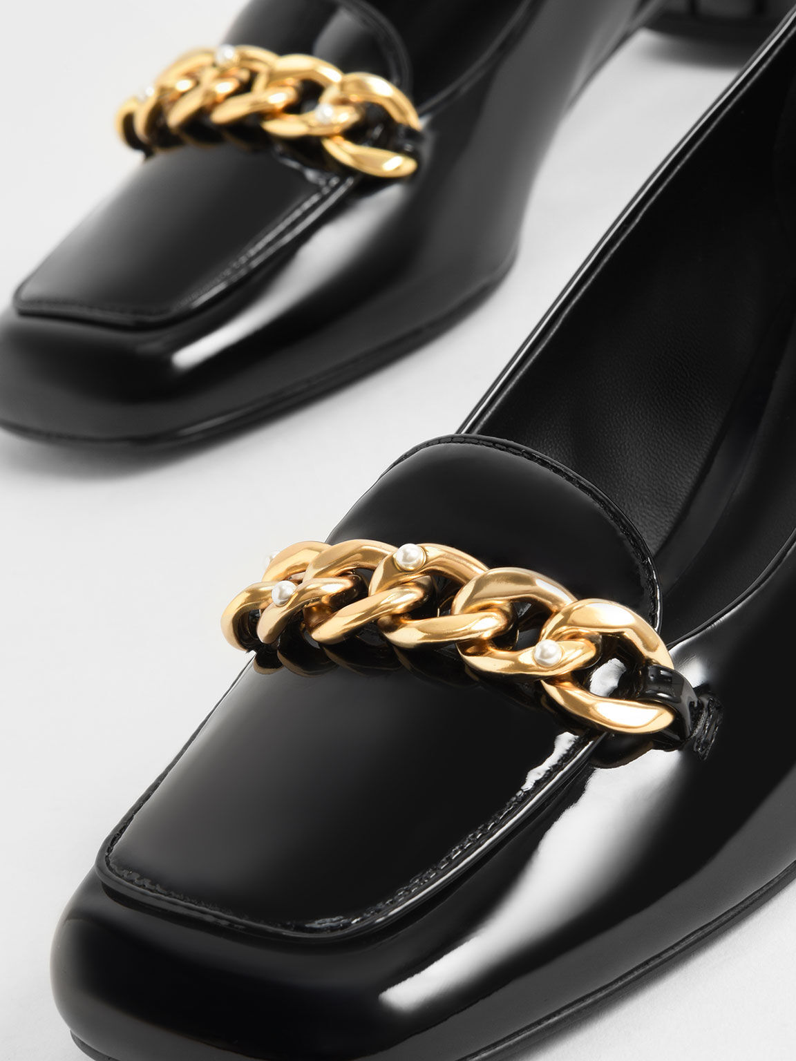 Sepatu Loafers Chain-Link Patent, Black, hi-res