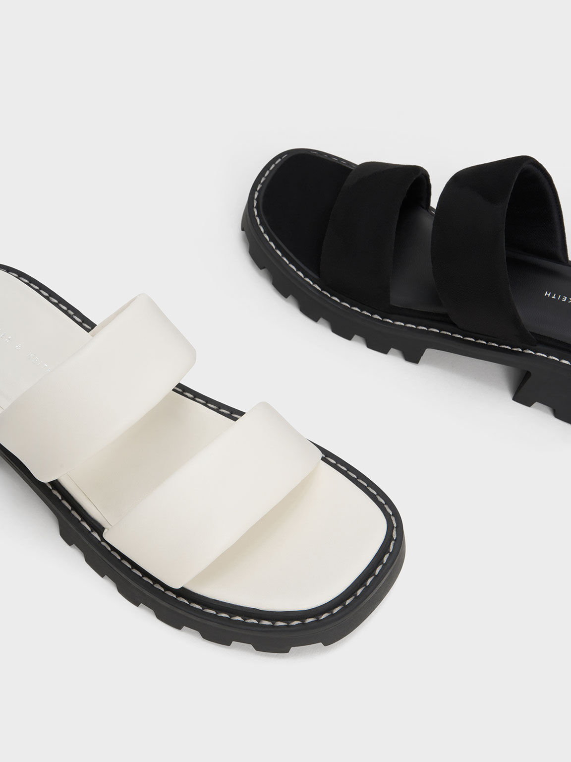 Sepatu Sliders Strap Double Padded, Black, hi-res