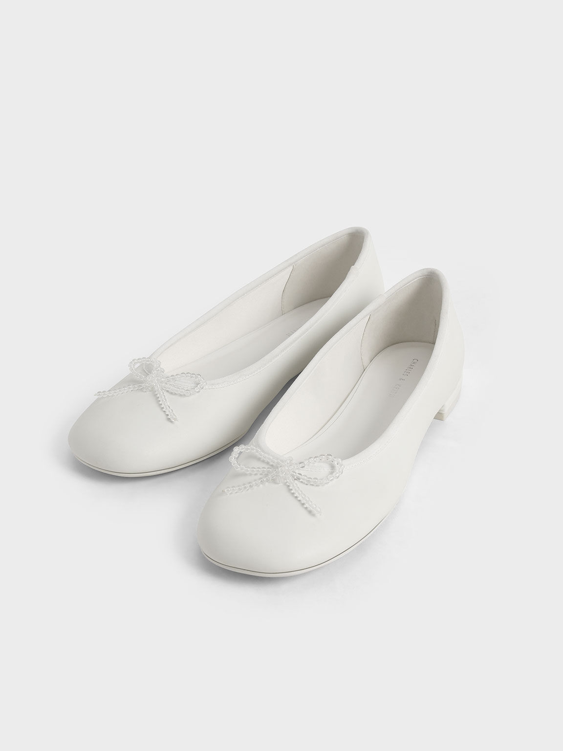 Sepatu Flat Ballerina Bead Embellished Bow-Tie, White, hi-res