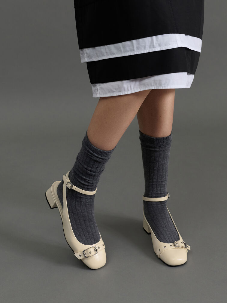 Sepatu Pumps Ankle-Strap Grommet-Belt, Chalk, hi-res