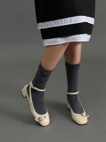 Sepatu Pumps Ankle-Strap Grommet-Belt, Chalk, hi-res