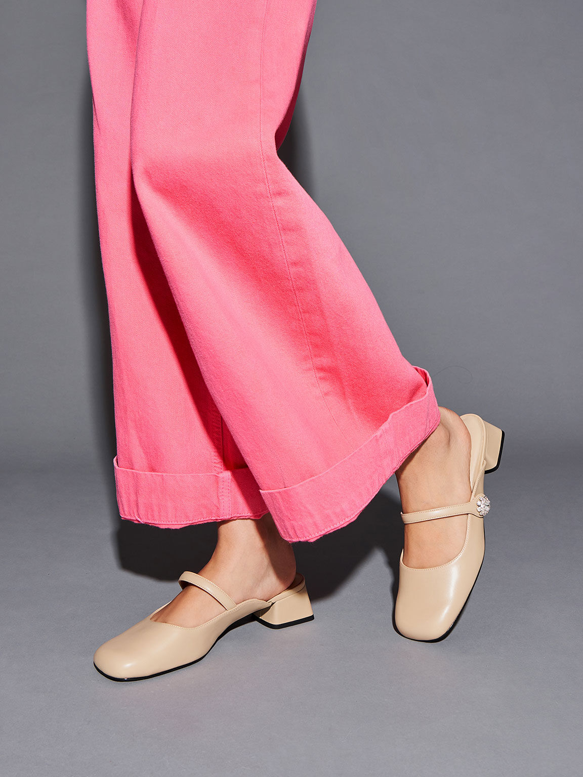 Sepatu Pumps Gem-Embellished Trapeze Heel, Beige, hi-res