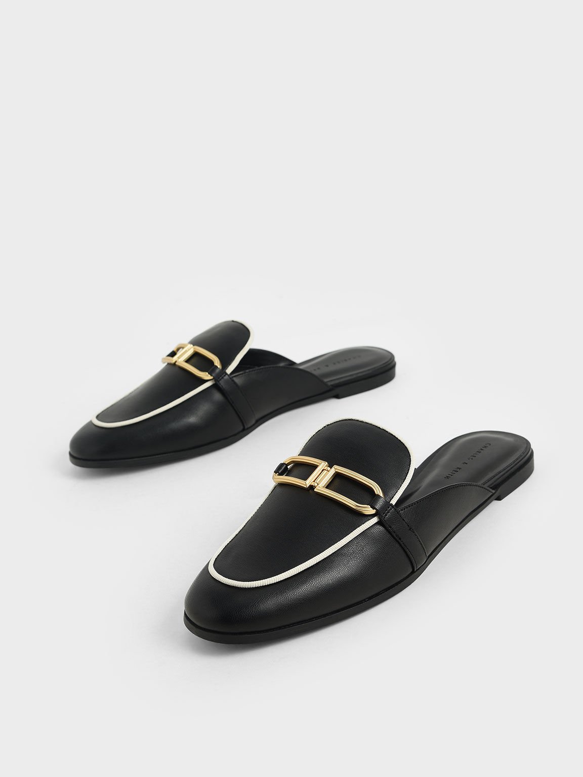 Sepatu Metallic Accent Mule Flats, Black, hi-res