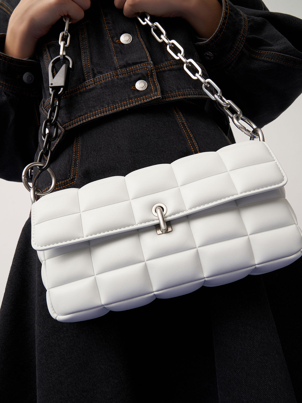 Tas Bahu Chunky Chain Handle Quilted, White, hi-res