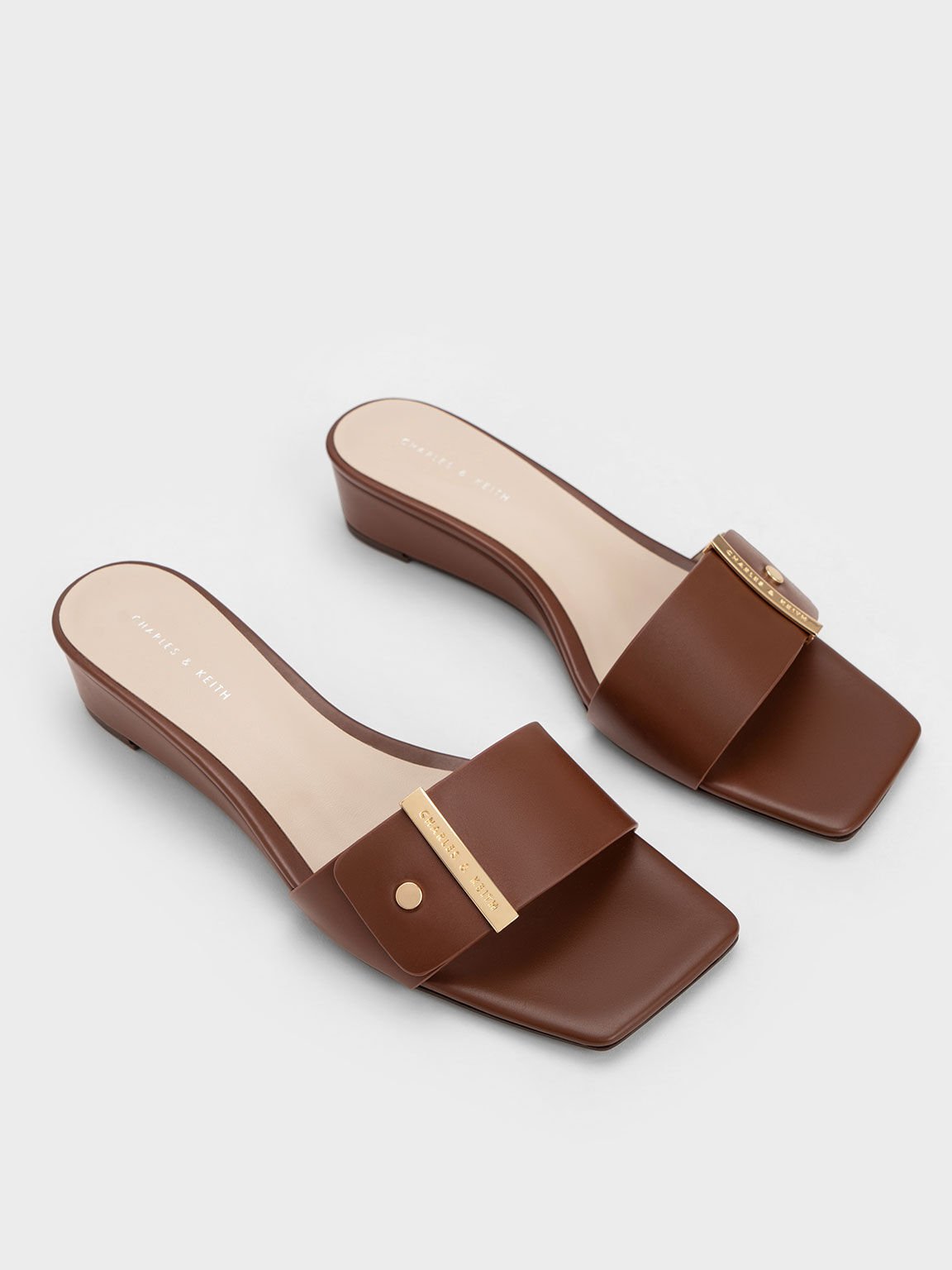 Sepatu Wedges Square-Toe Metallic Accent, Cognac, hi-res
