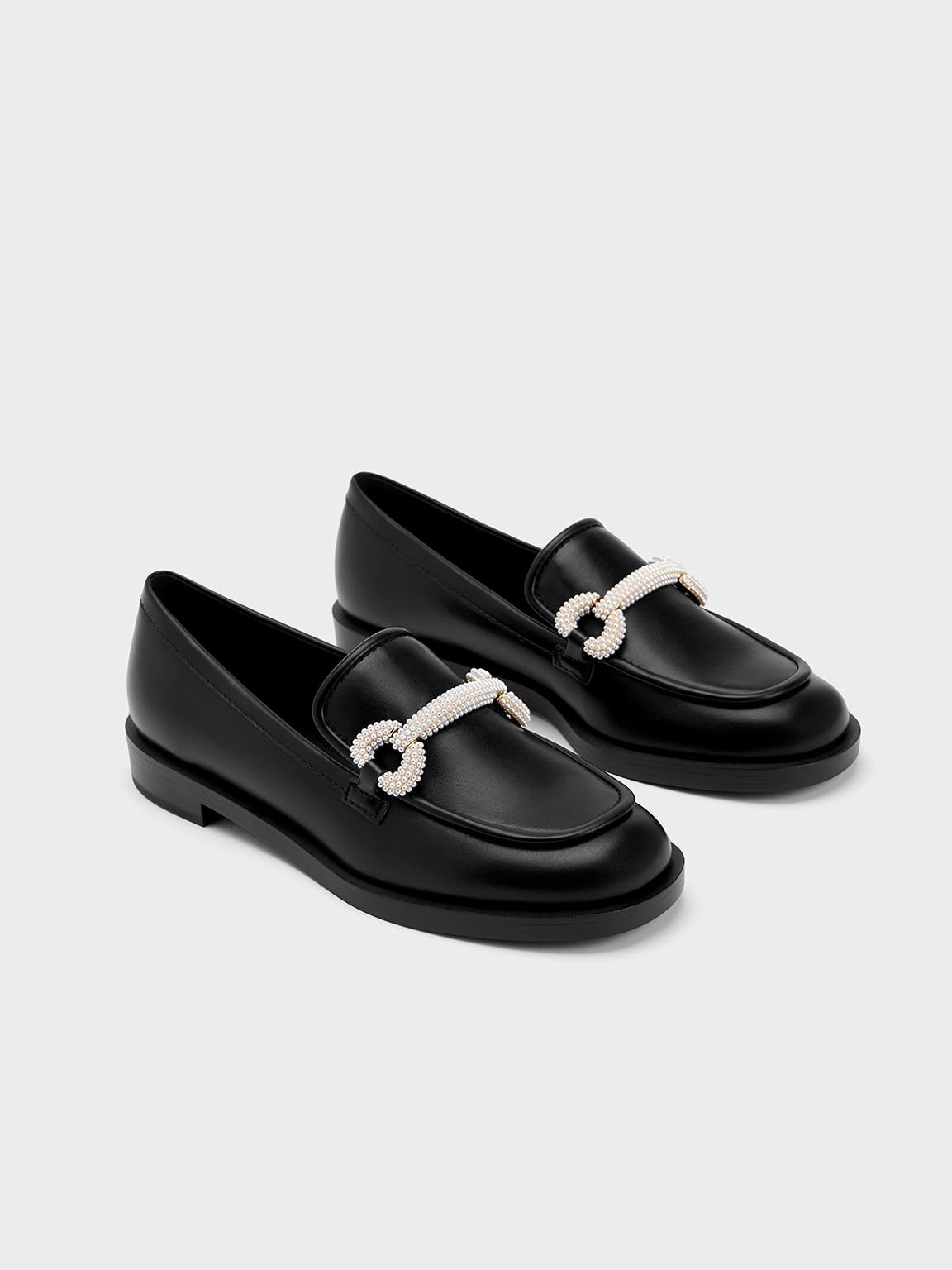 Sepatu Loafers Beaded Strap, Black, hi-res