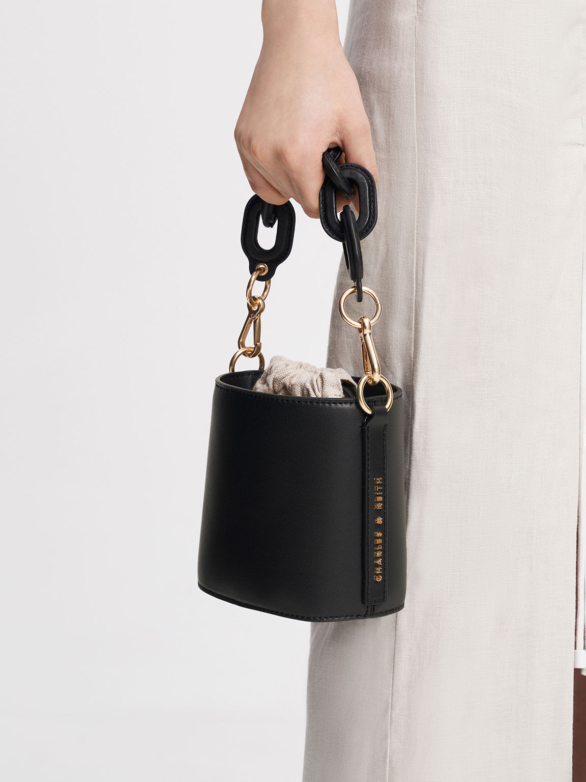 Chain handle bucket bag sales