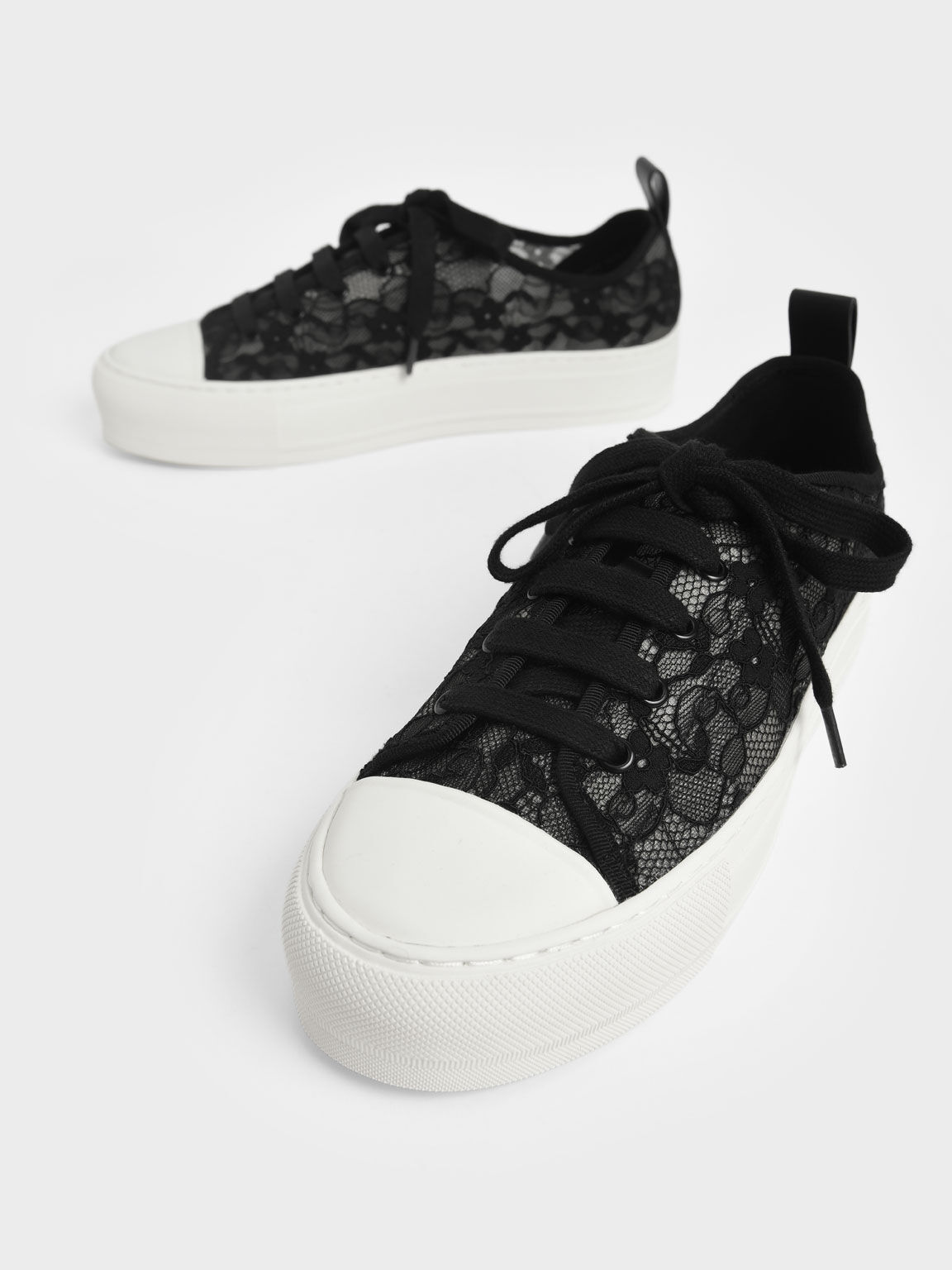 Sepatu Sneakers Lace Low-Top, Black, hi-res