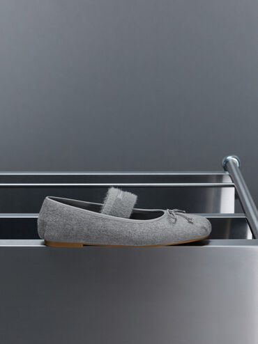 Sepatu Flats Mary Jane Furry-Strap Bow Winona Felt, Light Grey, hi-res