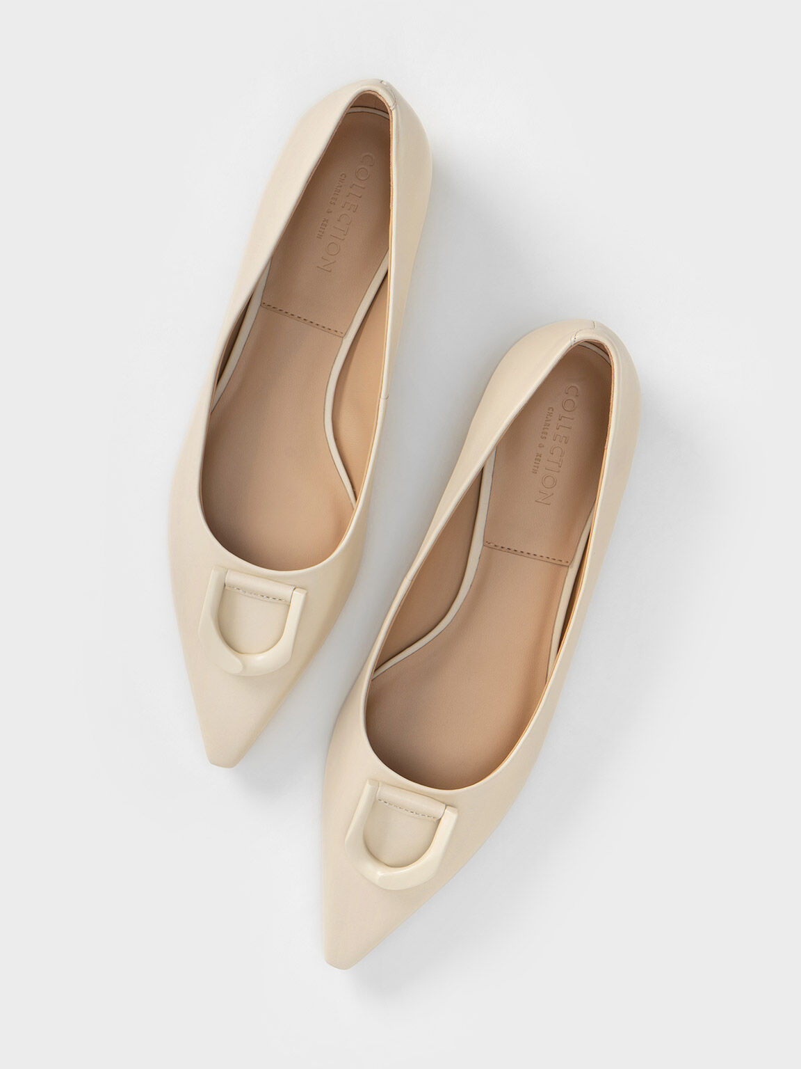 Sepatu Ballerinas Gabine Patent Leather, Chalk, hi-res
