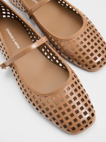 Sepatu Flats Mary Jane Patent Perforated, Caramel, hi-res