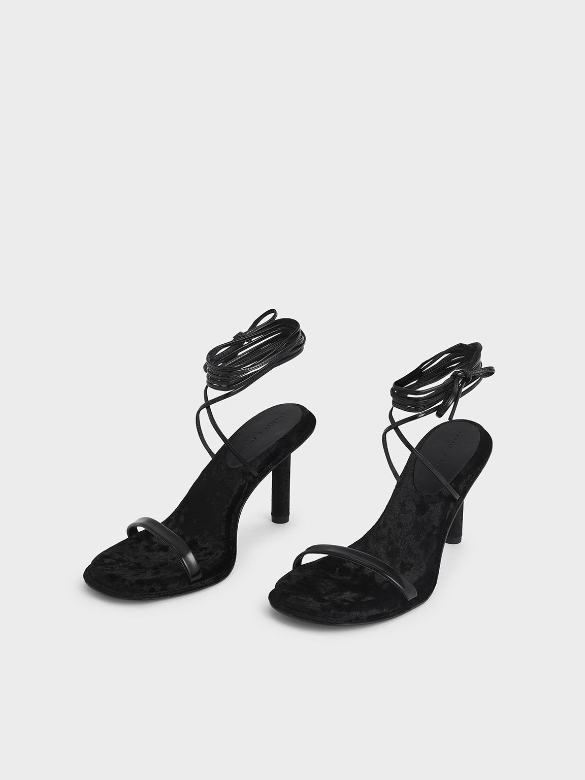 Koleksi Holiday 2021: Sandal Stiletto Kiera Metallic Tie-Around, Black, hi-res