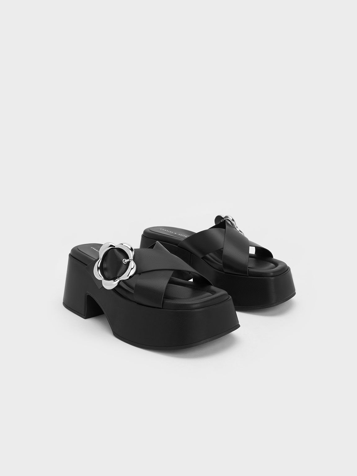 Sepatu Platform Mules Flower-Buckle Crossover, Black, hi-res
