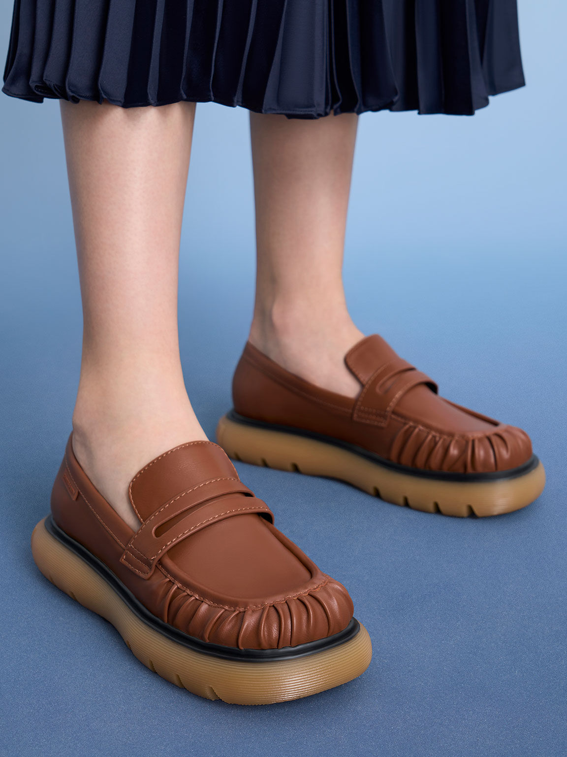 Sepatu Penny Loafers Ruched Ridged-Sole, Cognac, hi-res