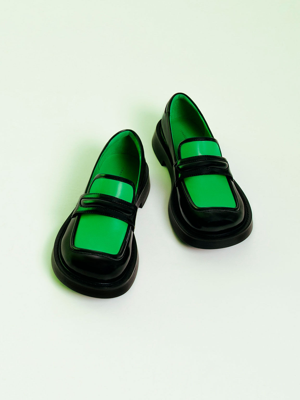 Sepatu Penny Loafers Two-Tone Penelope, Green, hi-res