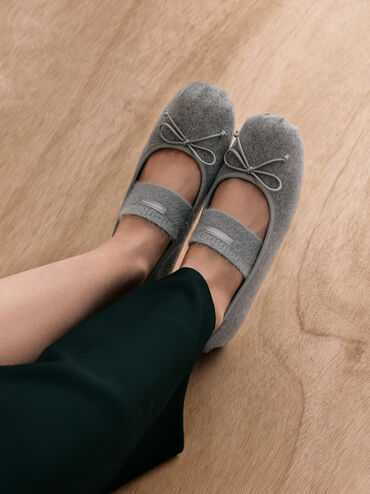Sepatu Flats Mary Jane Furry-Strap Bow Winona Felt, Light Grey, hi-res