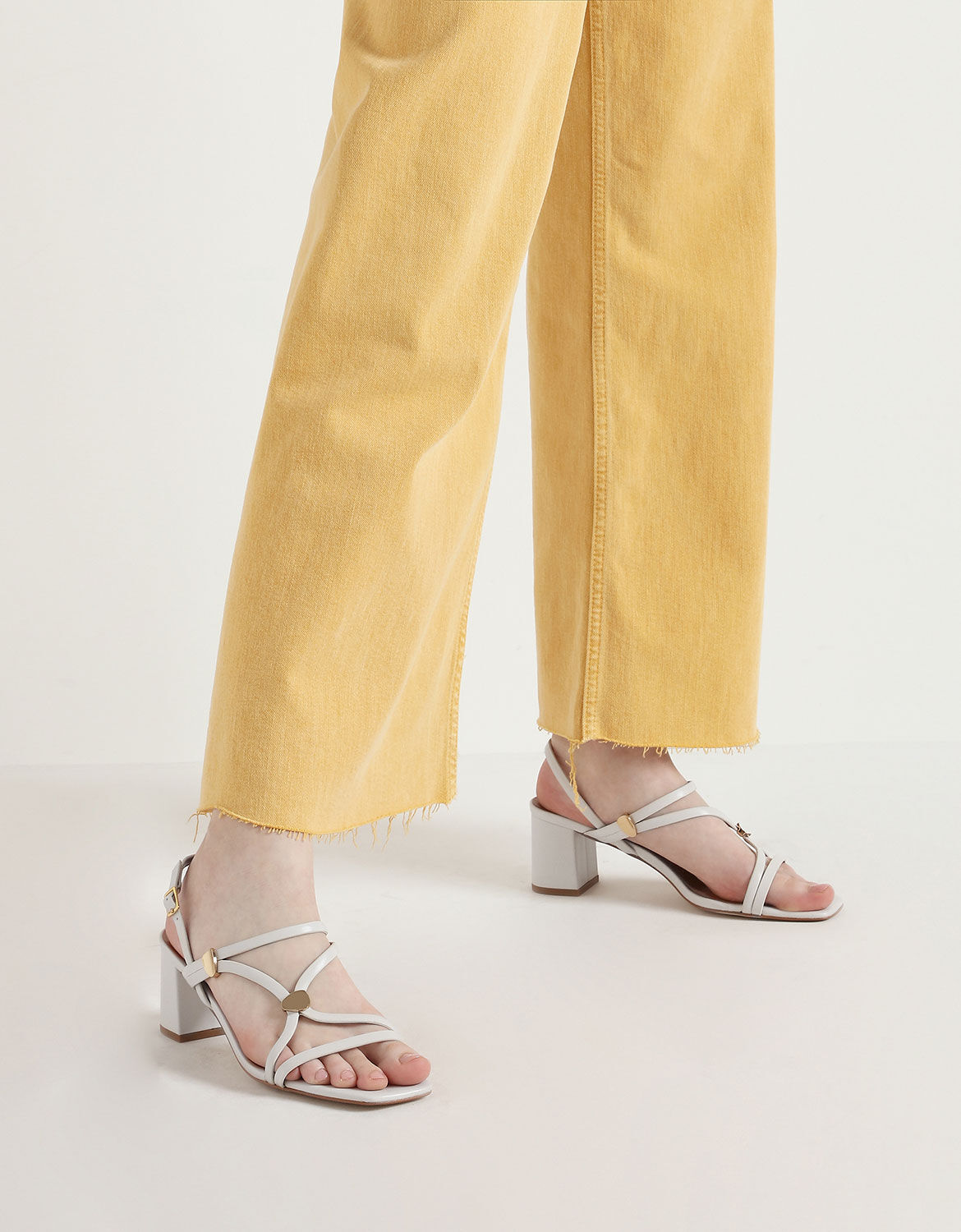 White Sepatu Heels Metal Accent Strappy 