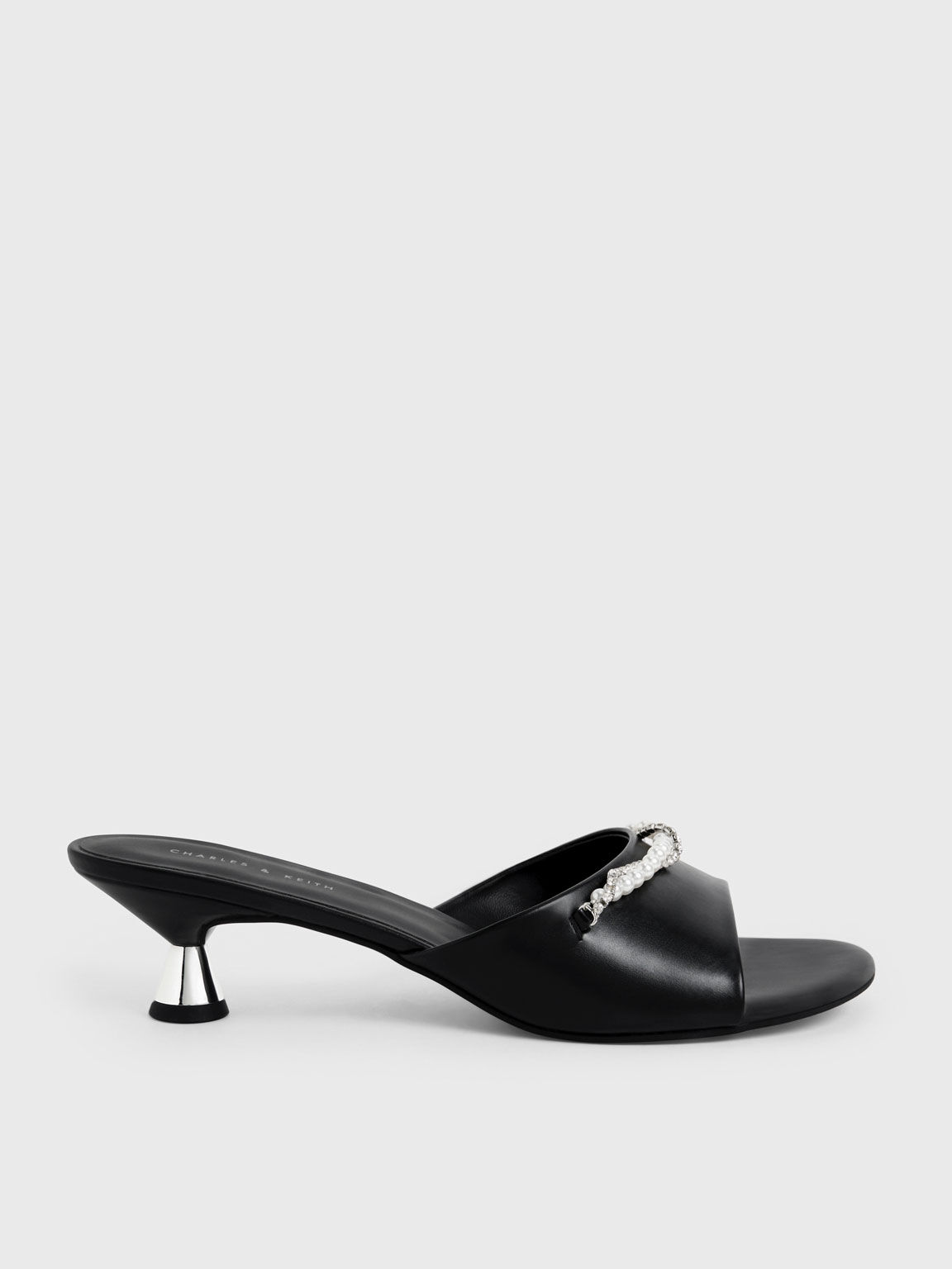 Sepatu Mules Beaded Spool Heel, Black, hi-res