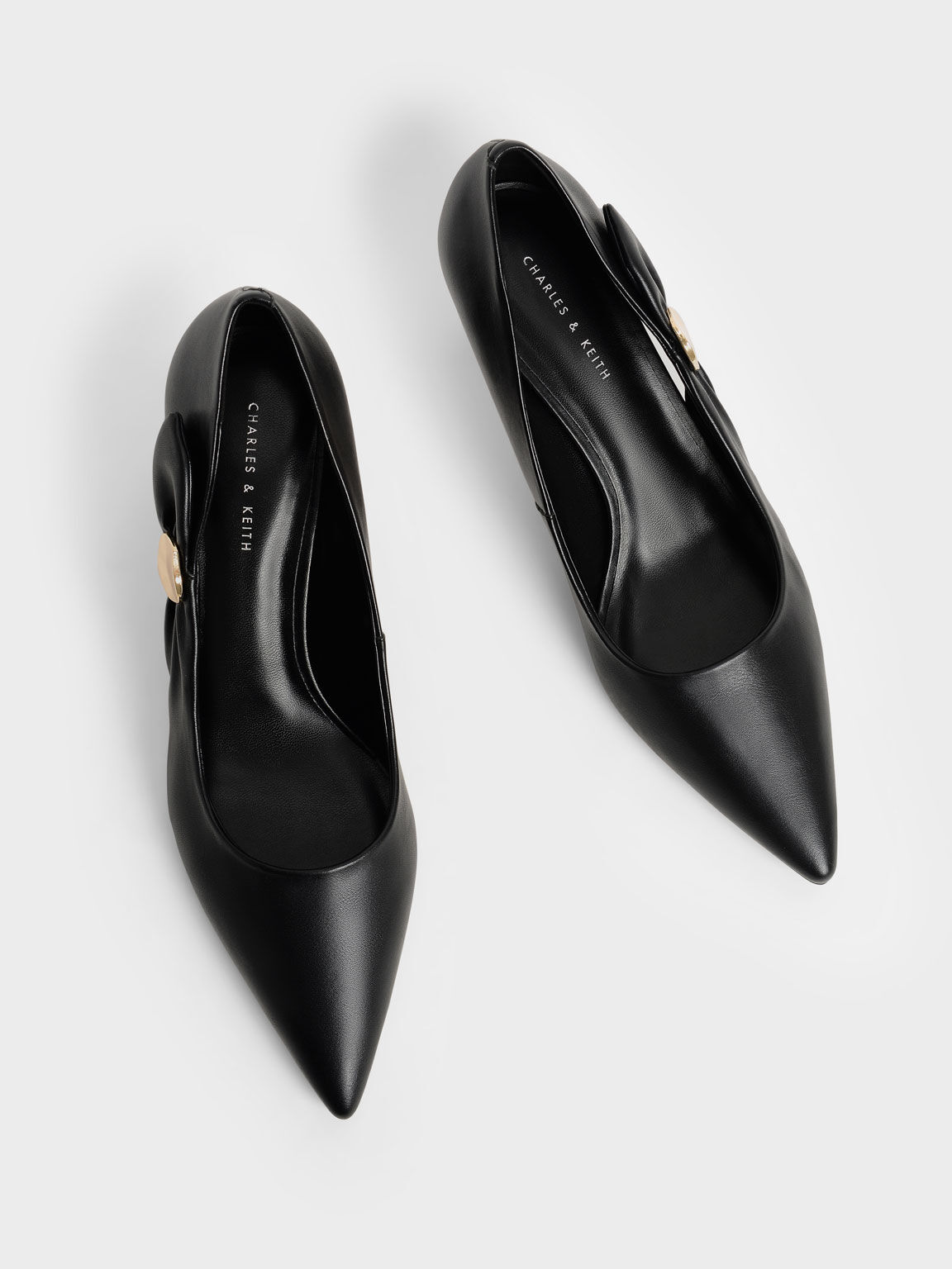 Sepatu Embellished Pointed Toe Pumps, Black, hi-res