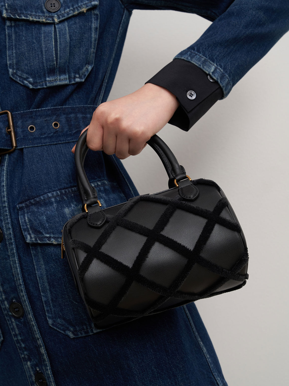 Tas Top Handle Bag Criss-Cross Pattern, Black, hi-res
