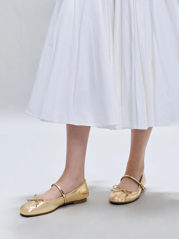  A mid-calf skirt is a modest option for graduation.  