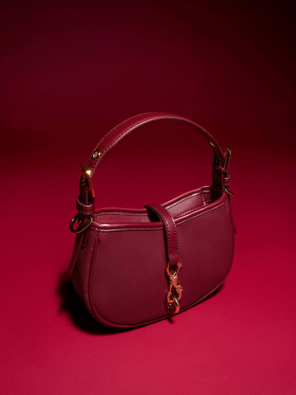 Tas wanita Thessaly metallic accent warna burgundy - CHARLES & KEITH