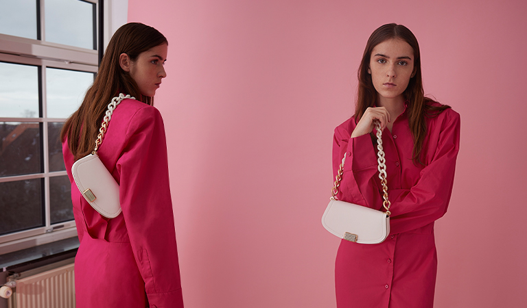  Women’s TAS BAHU SONNET TWO-TONE CHAIN HANDLE in white – CHARLES & KEITH