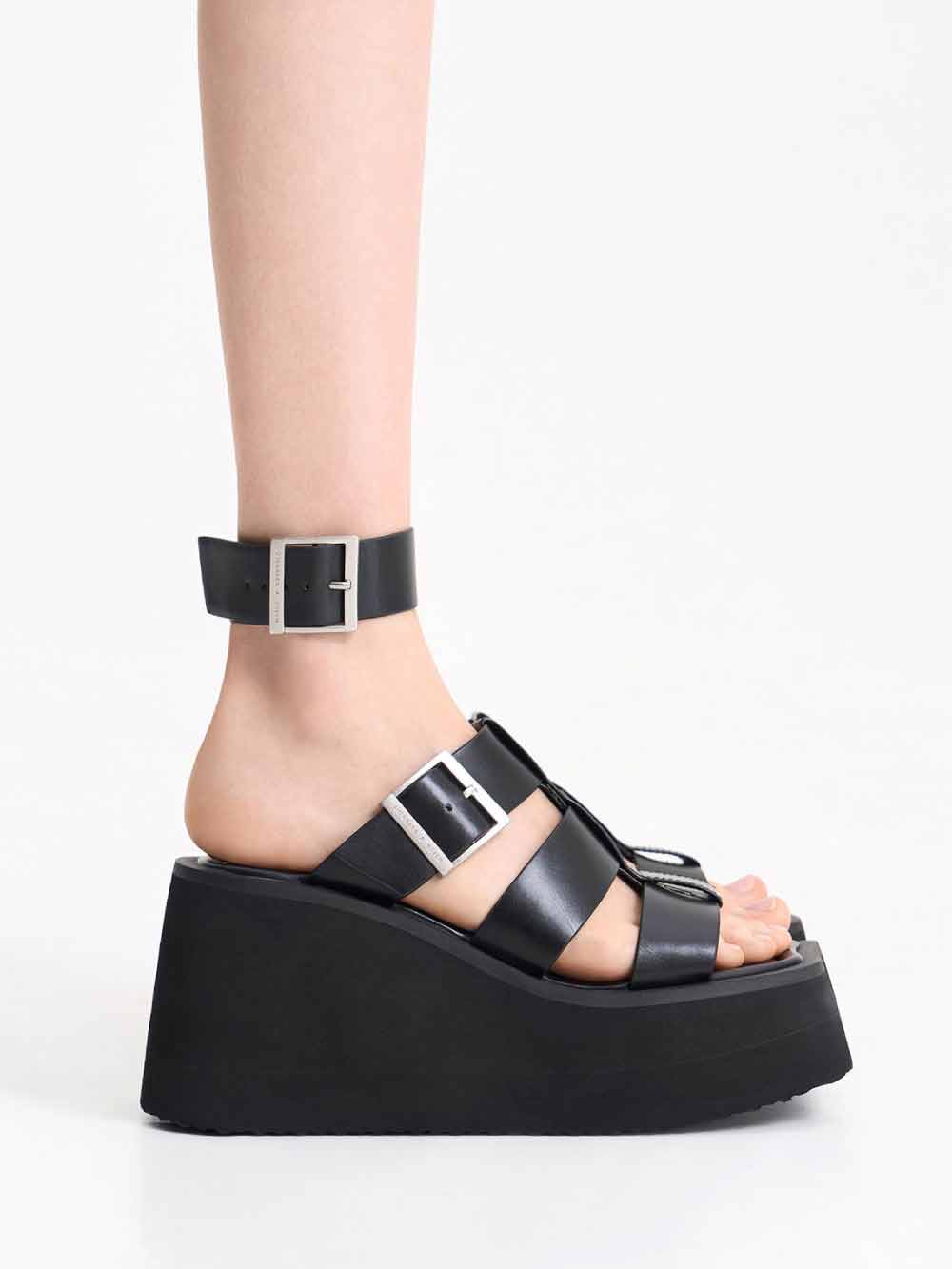 Sandal wanita Ilsa flatform gladiator warna black – CHARLES & KEITH