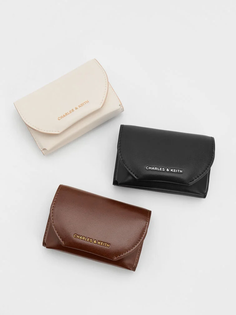 Front flap wallets in neutral colours are thoughtful <i>Secret Santa</i> gifts for daily use.