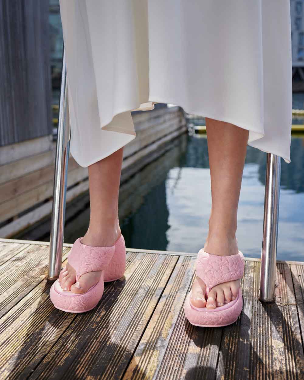 Women's pink Noemi knitted  platform wedges – CHARLES & KEITH