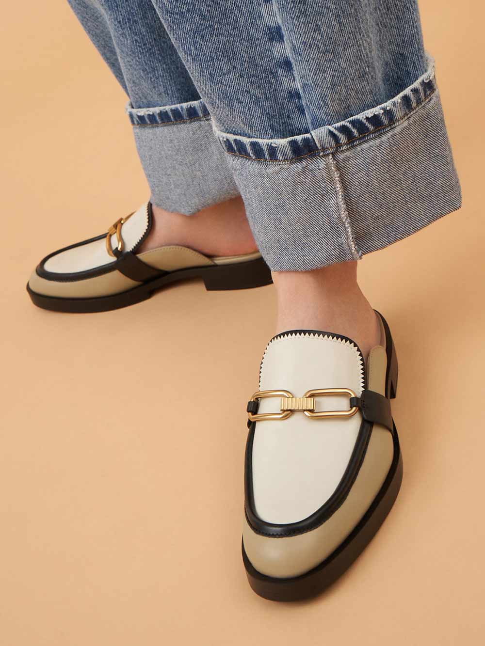 Sepatu mules flat wanita multicoloured chain link – CHARLES & KEITH