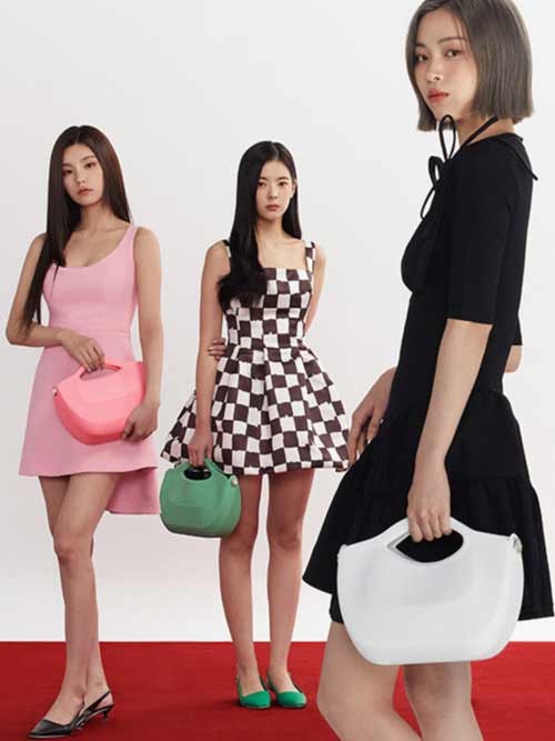 Chunky Chain Link Hobo Bag, Black