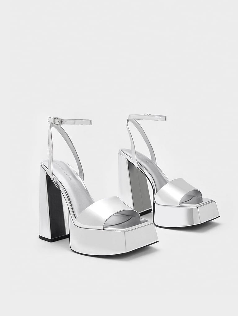 Metallic evening shoes 2025
