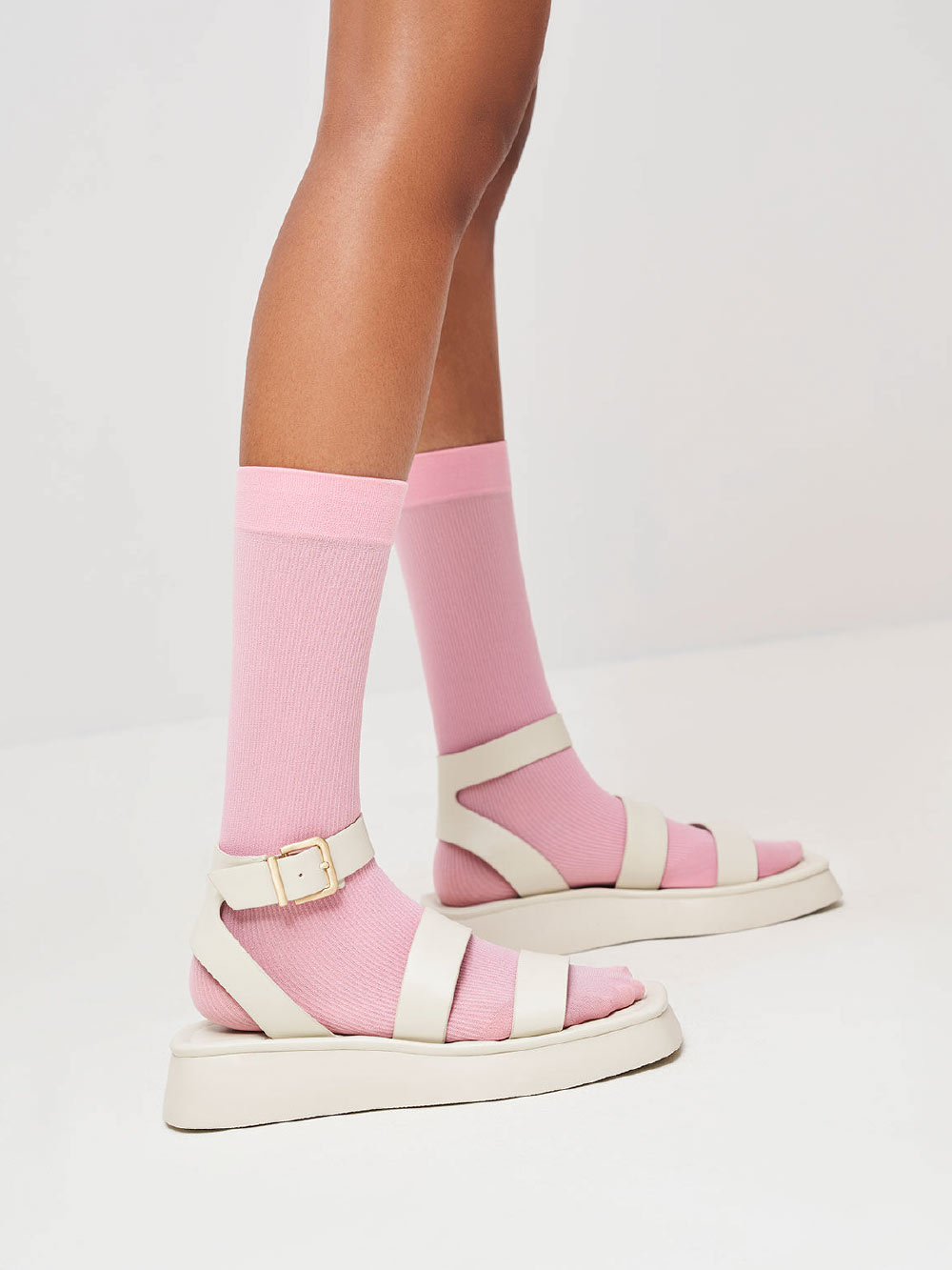 Sandal ankle-strap wanita square toe warna chalk – CHARLES & KEITH