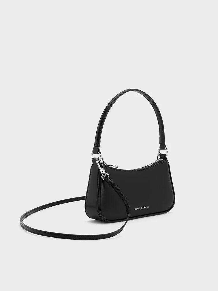 A minimalist black bag will look neat. 