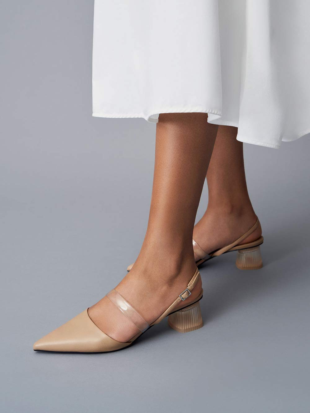 Sandal wanita spool heel thong warna hitam – CHARLE & KEITH