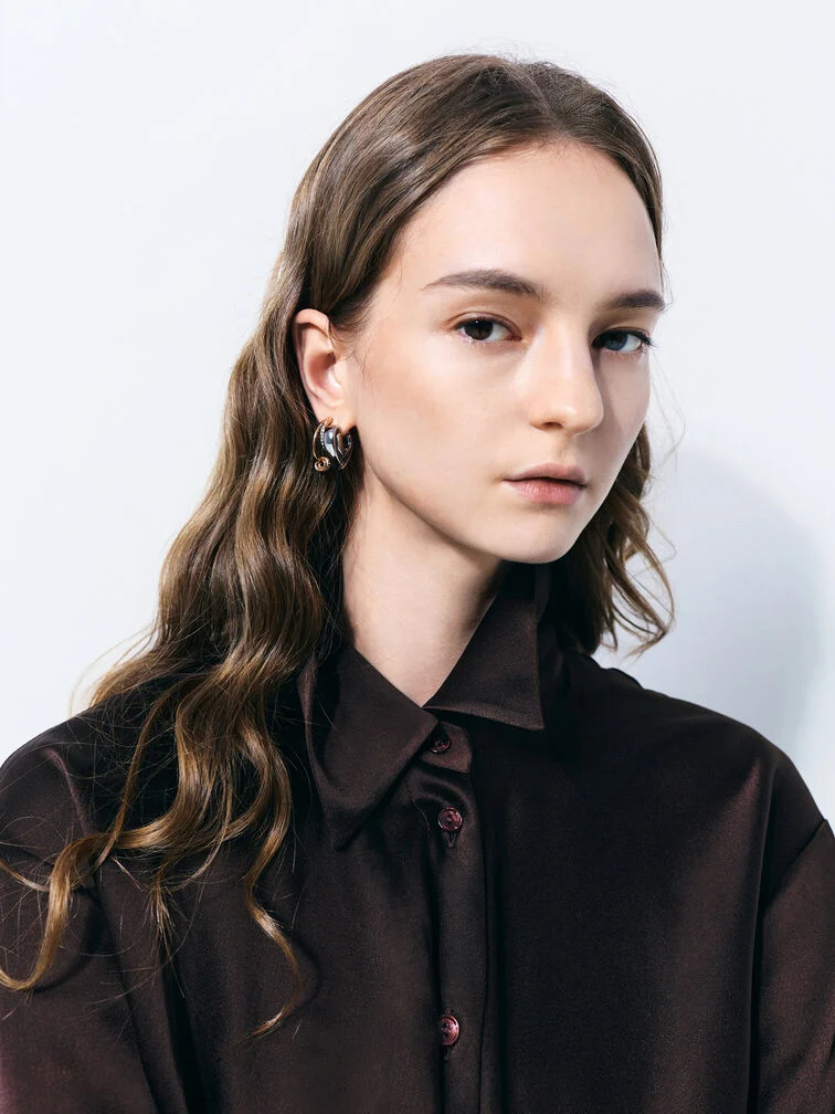 Loose curls is a classic hairstyle for graduation day.  