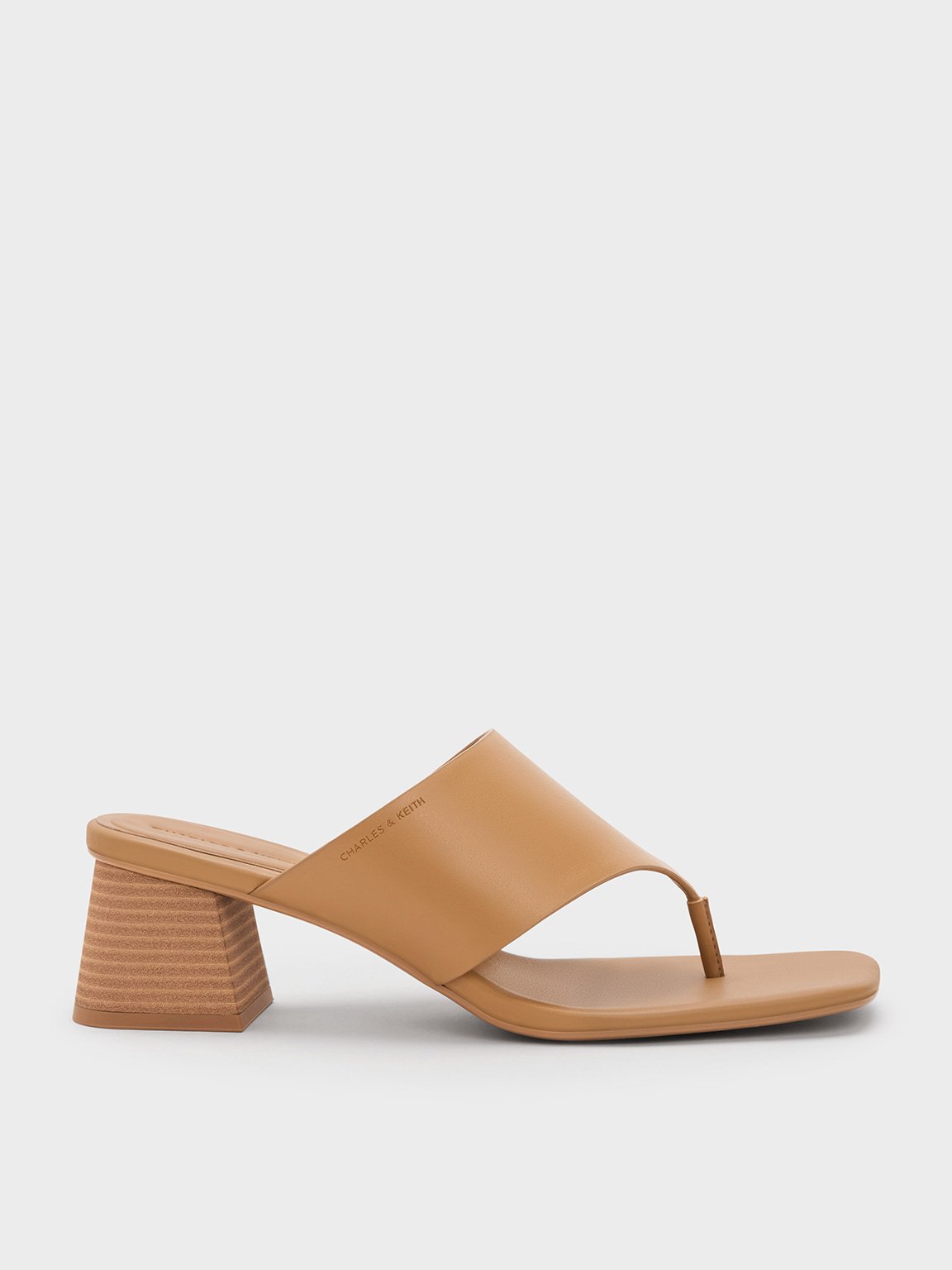 s*y様 正規品　新品　MEDI ENAMEL STRAP THONG SAND Beige Square-Toe Heeled Thong Sandals - CHARLES & KEITH ID